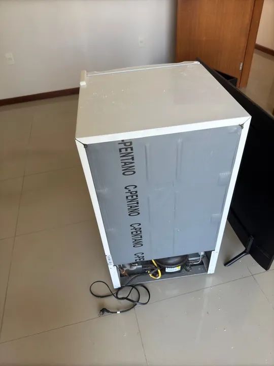 Geladeira Pequena - Ideal para Quarto ou Escritório - Foto 3