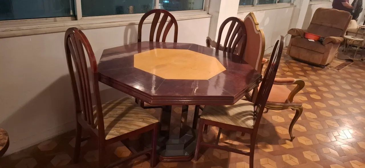 conjunto de mesa de jantar octogonal com seis cadeiras de madeira dos anos 70
