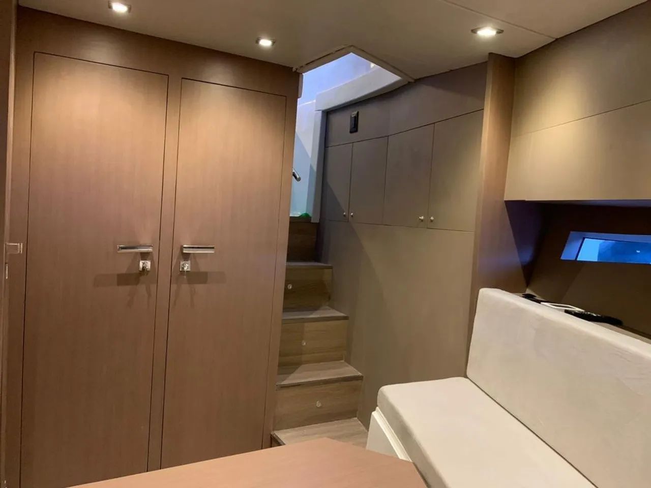 Lancha royal mariner 40 pés ano 2022 praticamente zero 179h de uso  - Foto 7