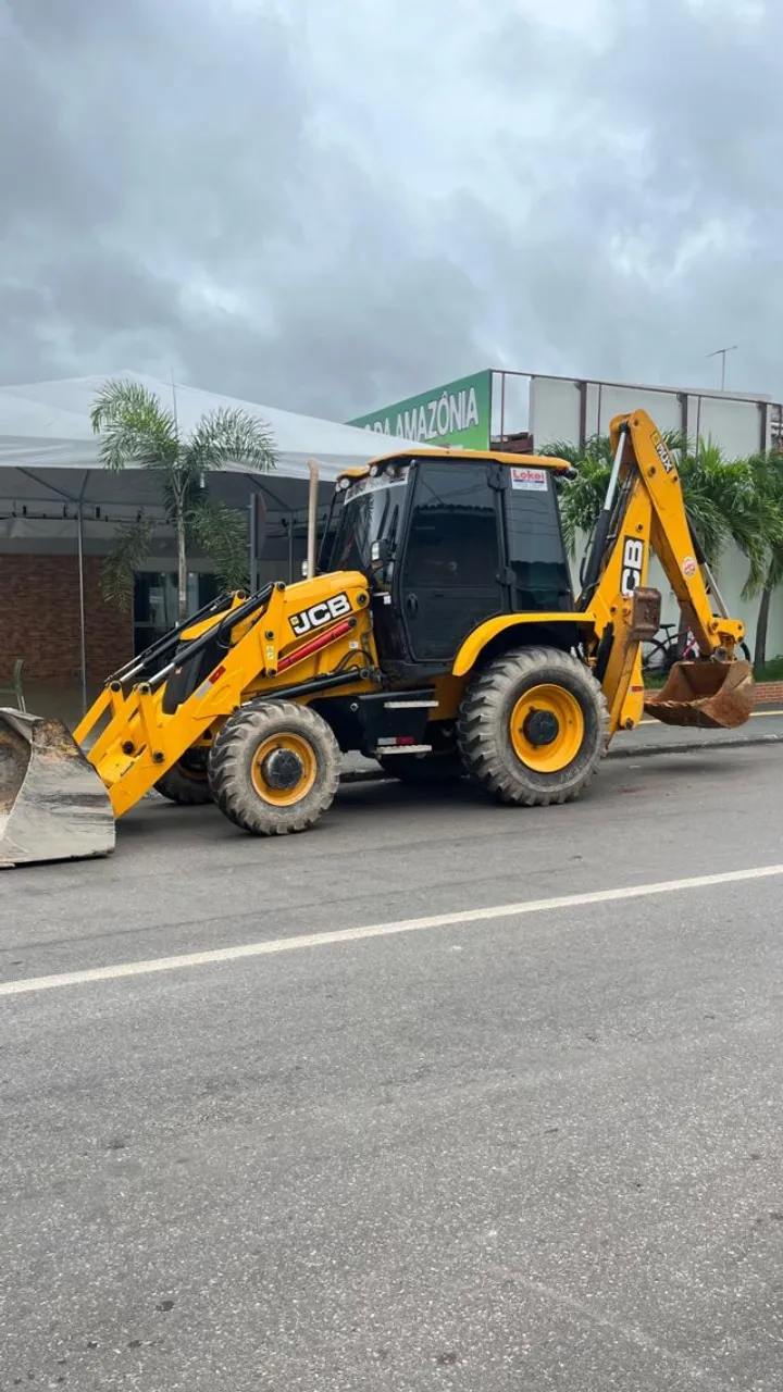 RETROESCAVADEIRA JCB 3CX ANO 2023