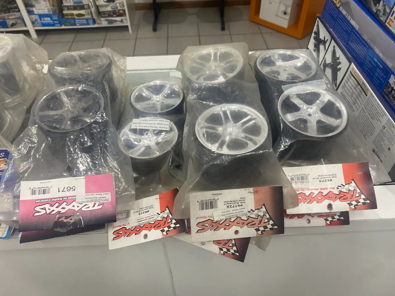 Rodas Revo e t-maxx 3,8? promocao - Foto 2