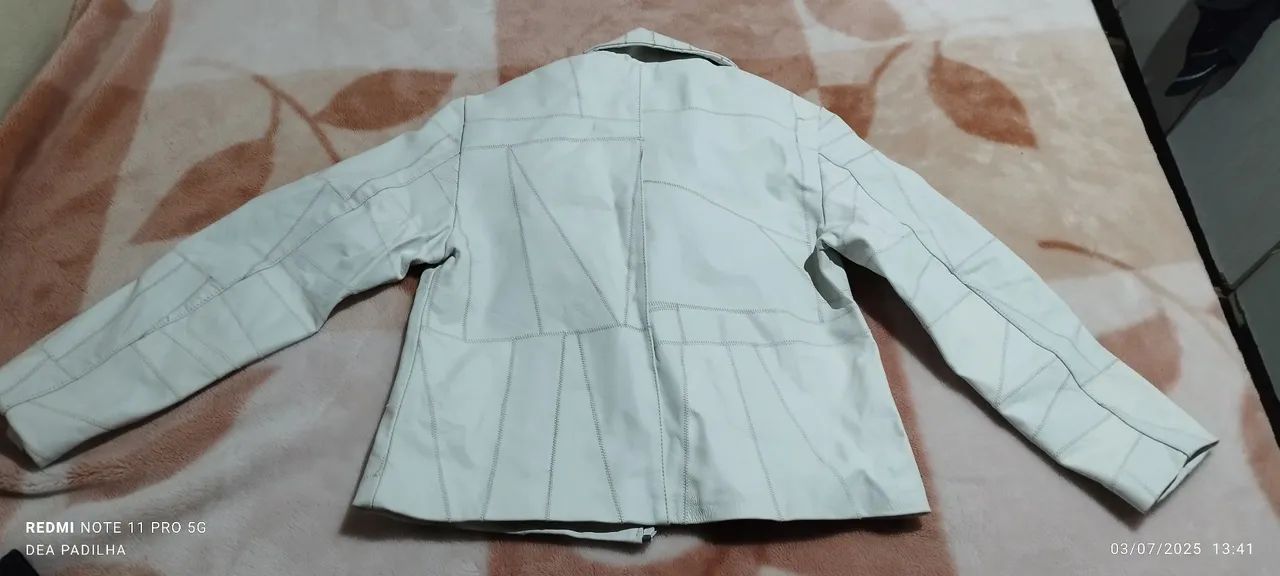 Jaqueta em couro off-white com detalhes em patchwork - Foto 4