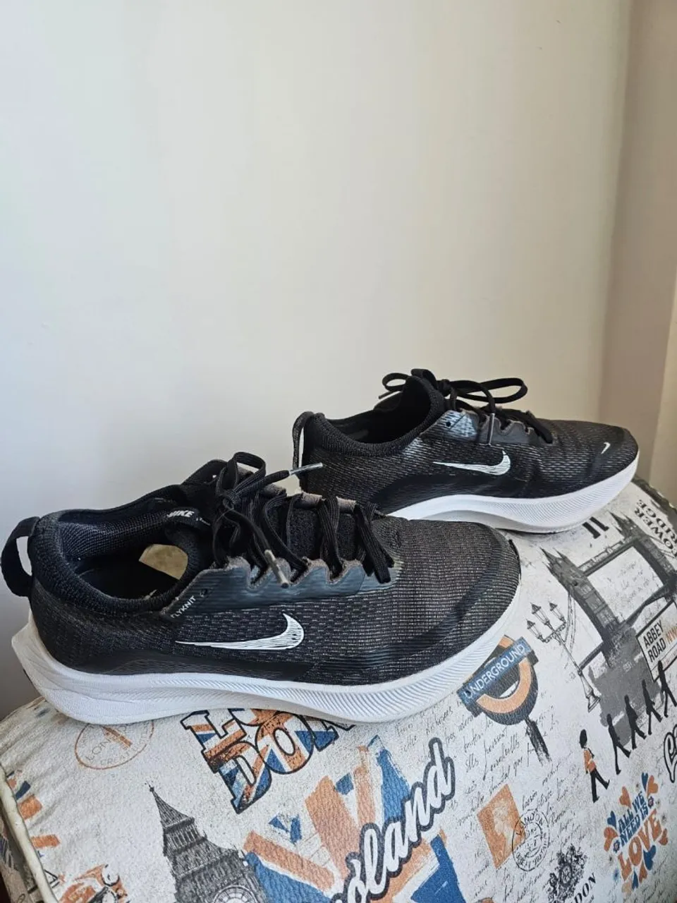 Tênis Nike Flyknit - Preto e Branco