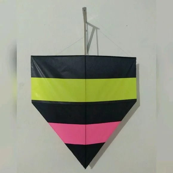Pipa Colorida para Diversão ao Ar Livre