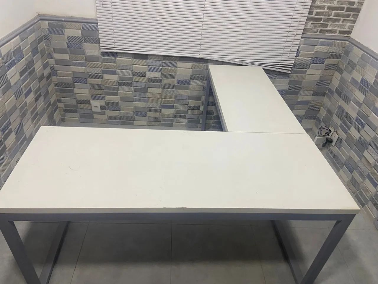 Mesa de Escritório L em ótimo estado
