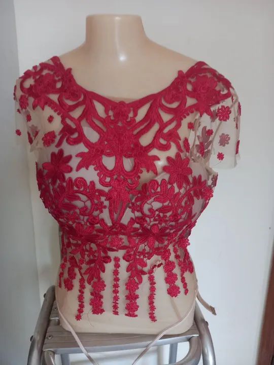 Body de renda vermelha