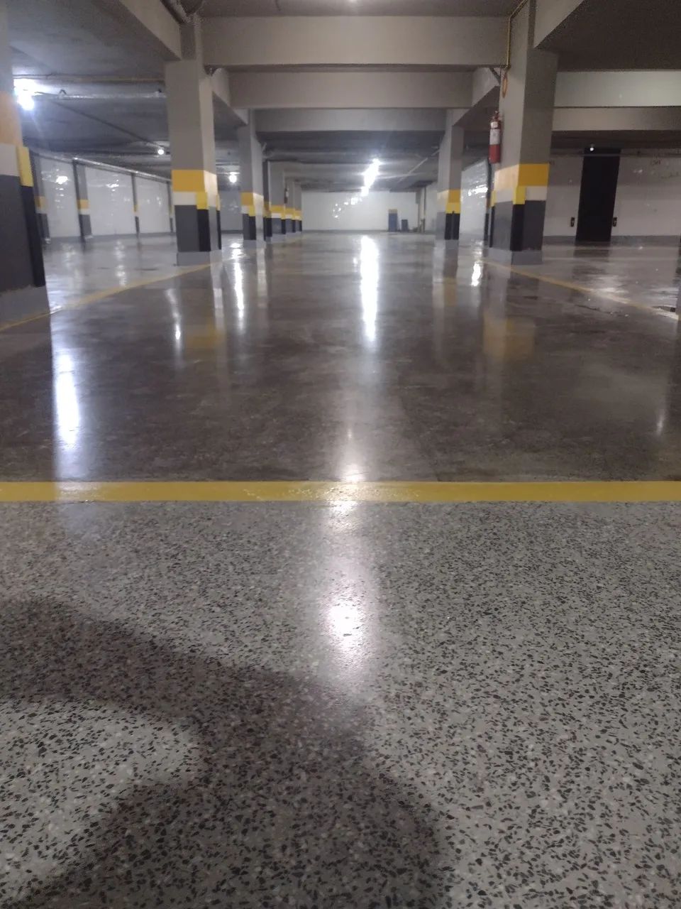 Piso granilite e epóxi alto nivelamento e granítina 