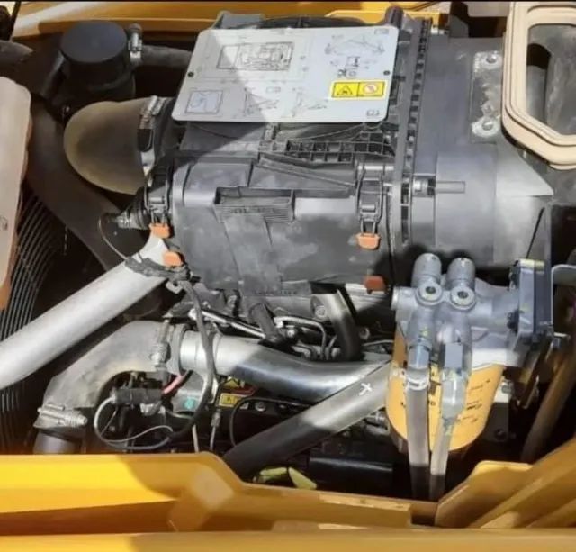 Retroescavadeira Caterpillar 2017 - Foto 4