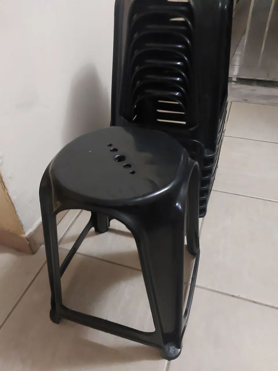Conjunto de Cadeiras Empilháveis Pretas - Foto 2