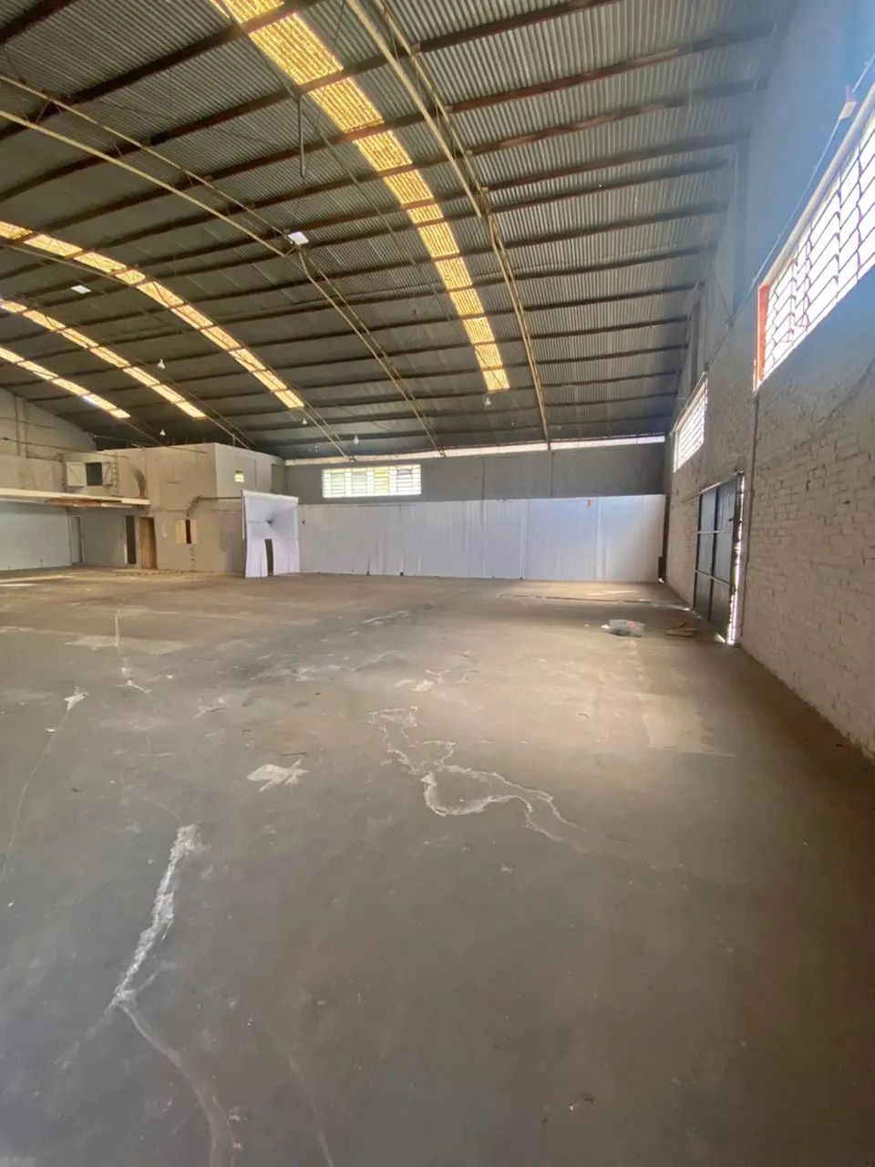 BENTOALVES aluga pavilhão com 700 m2, com vaga para estacionamento, De Lazzer - Caxias do  - Foto 4