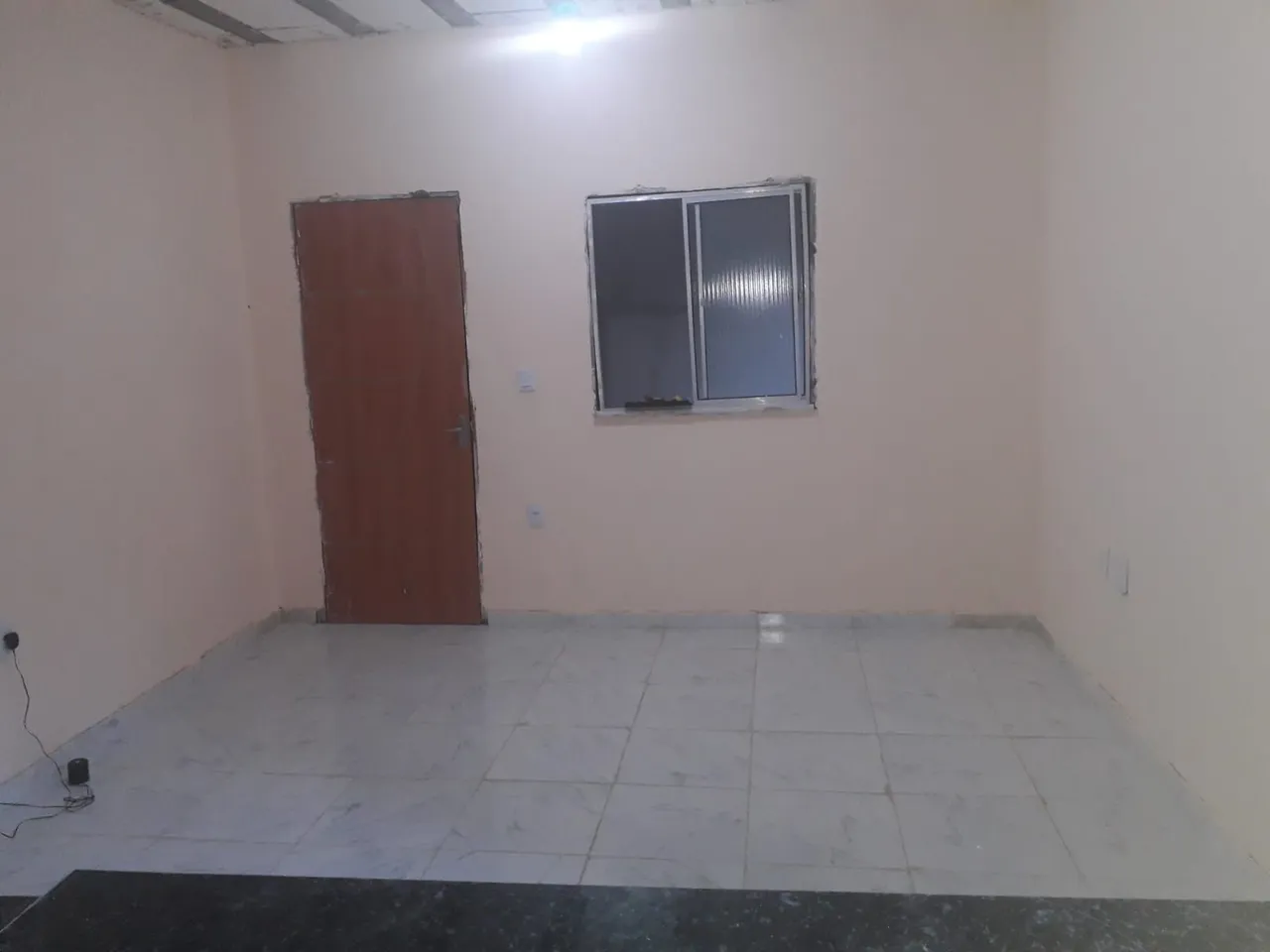 Kitnet com sala, cozinha e banheiro