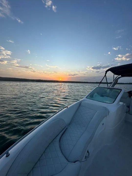 Lancha 28 pés - coral 