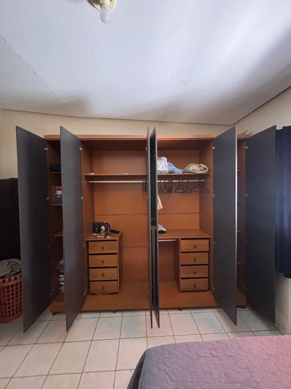 Guarda-Roupa de 6 Portas - Madeira 2,40x0,50x2,10H  - Foto 2