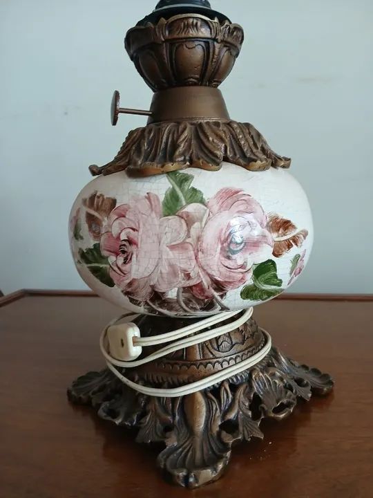 ABAJUR ANTIGO DE MESA, PORCELANA PINTADO A MÃO