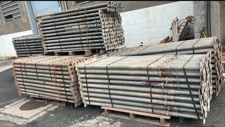 Escoras metálicas reguláveis