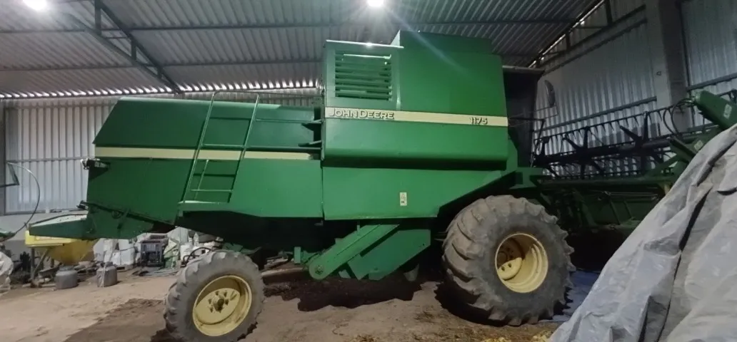 Colheitadeira John Deere 1175