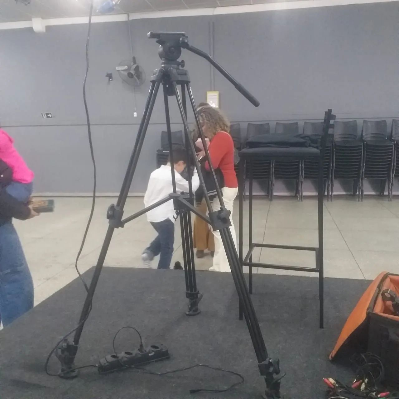 Filmadora Sony Z5 + tripé e cartão de memória  - Foto 4