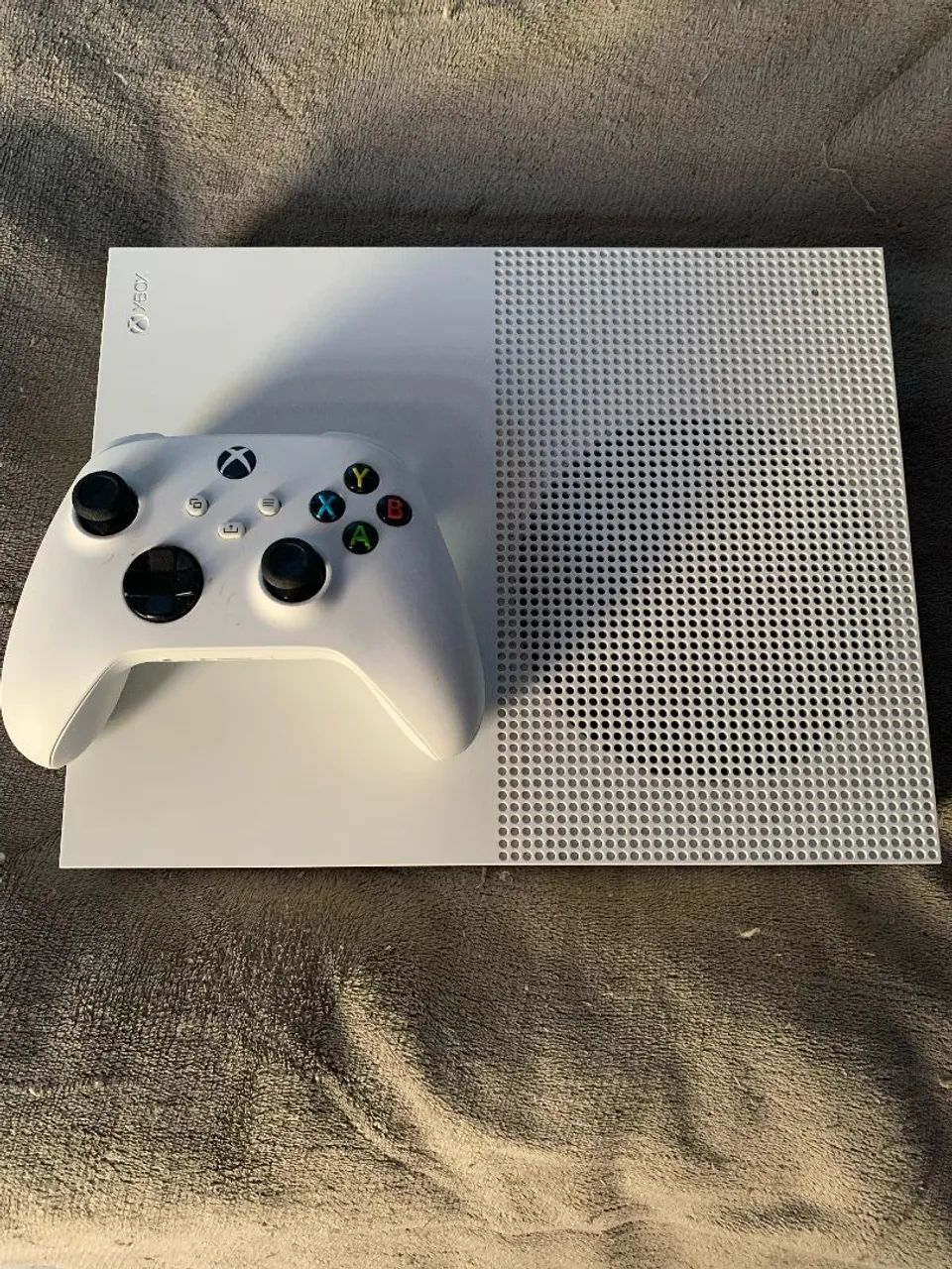 Xbox one s 1 tb + controle de series + jogos digitais