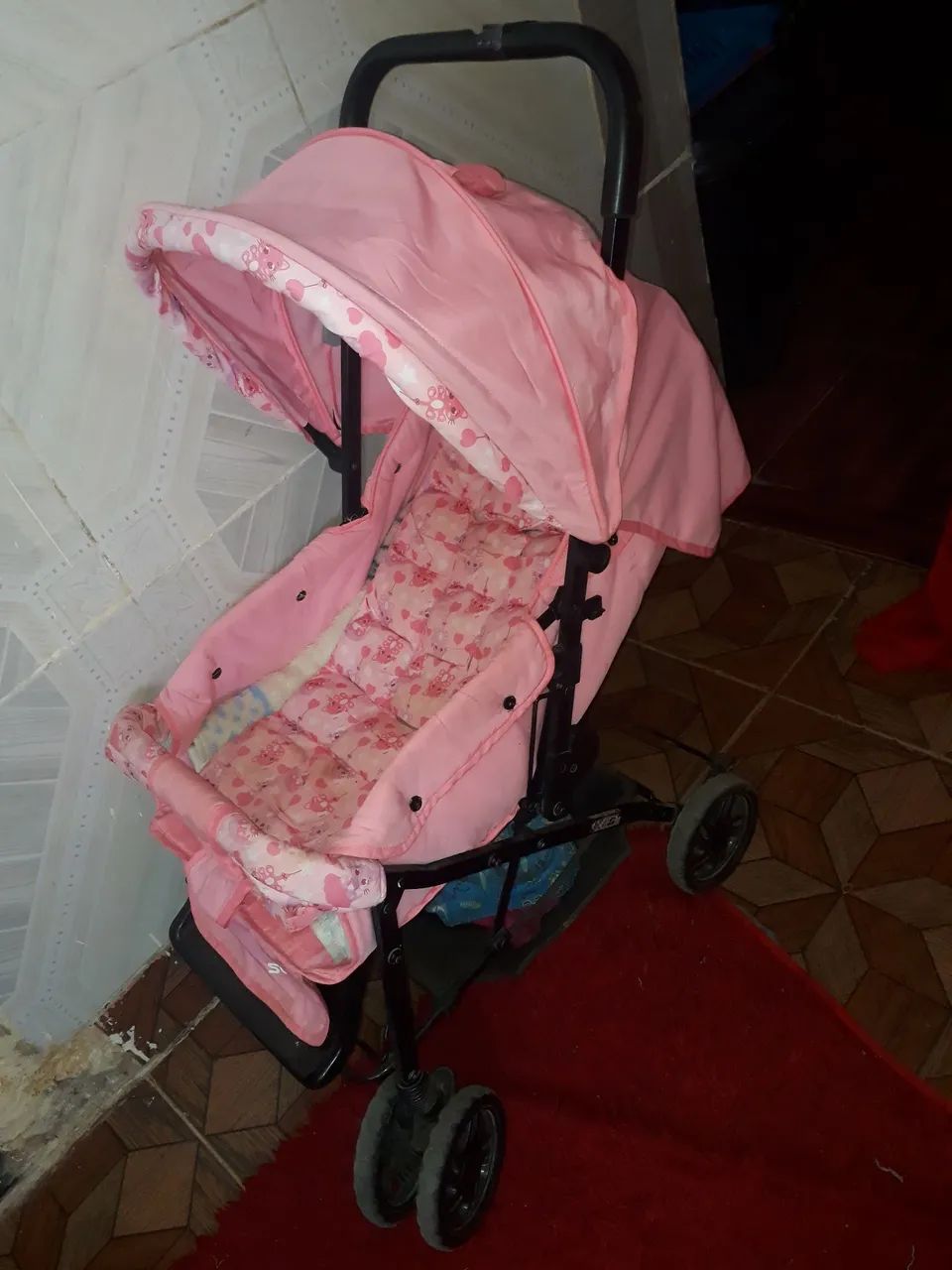 Carrinho de Bebê Rosa - Conforto e Estilo - Foto 2