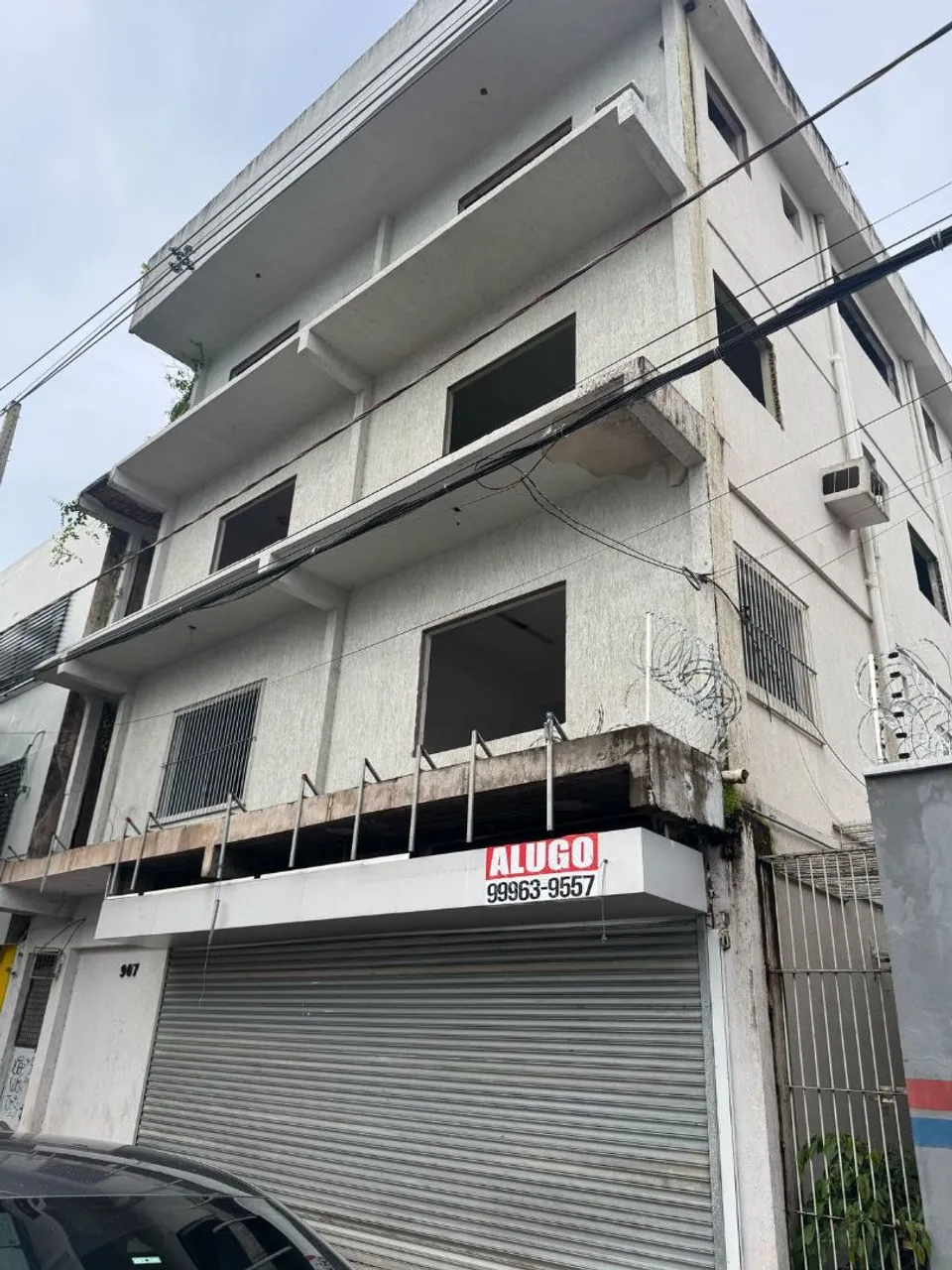 Alugo prédio comercial na Candido Mendes.