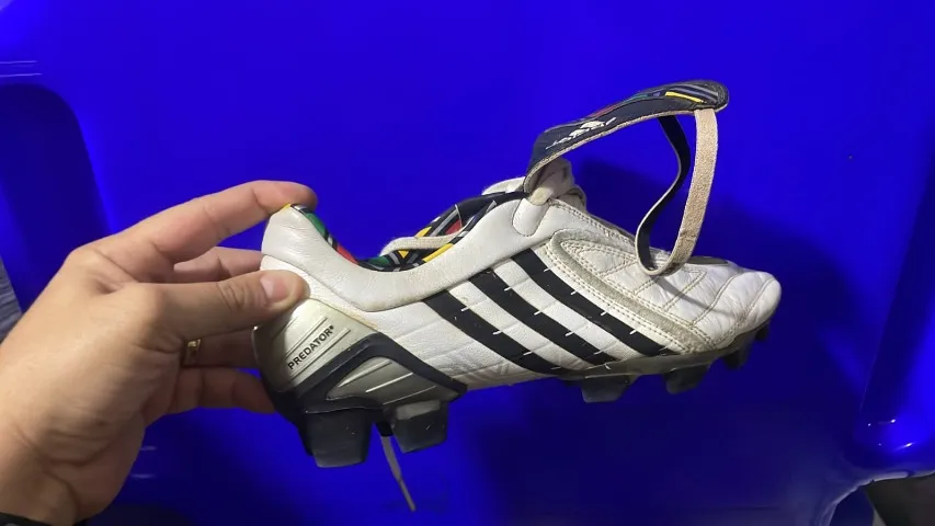 Chuteira Adidas - Edição Copa do Mundo África do Sul - Tam: 42