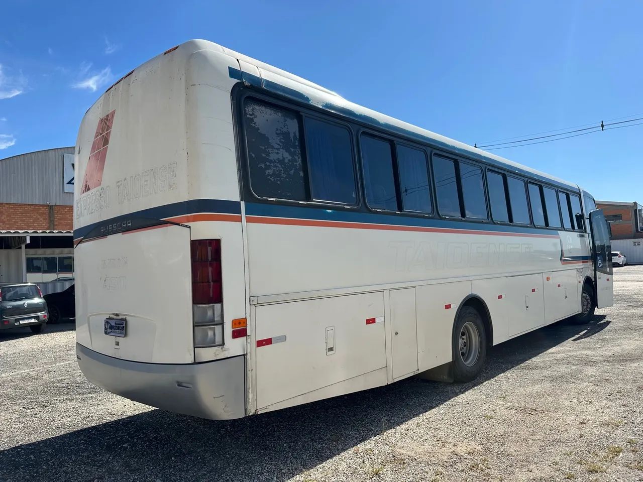 Ônibus fretamento motor dianteiro com ar - Foto 7