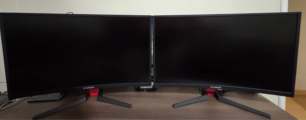 2 Monitores Gamer Hyundai Curvos - 144 hz