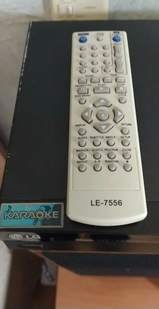 Dvd / toca CD / e função Karaokê da LG com controle remoto. - Foto 5