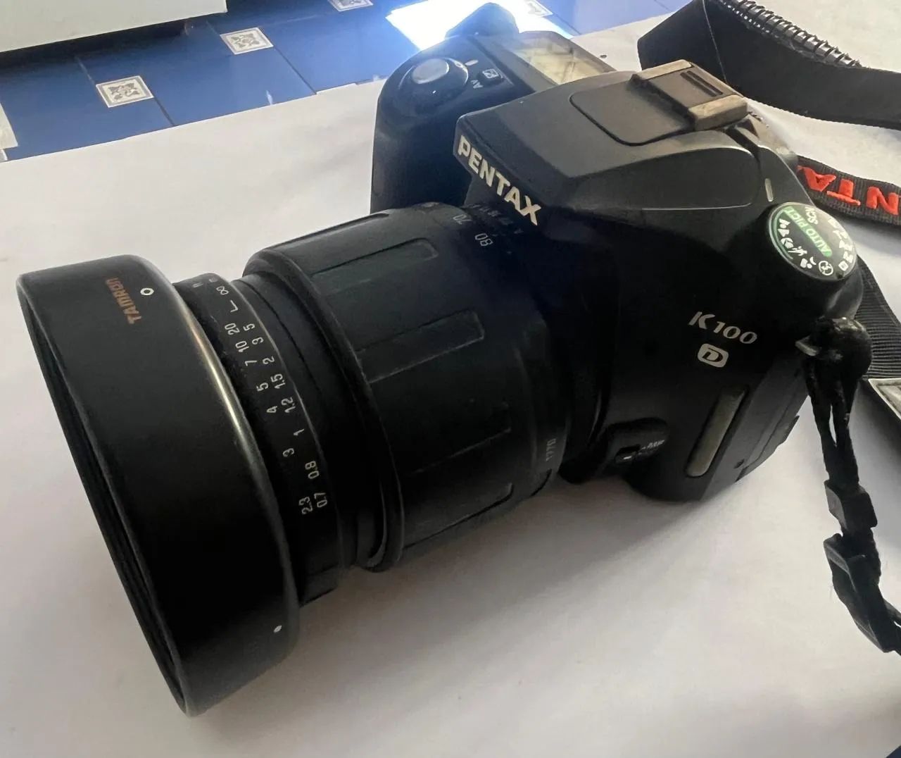 Câmera Pentax K100 D com lente esférica com capuz - Foto 3