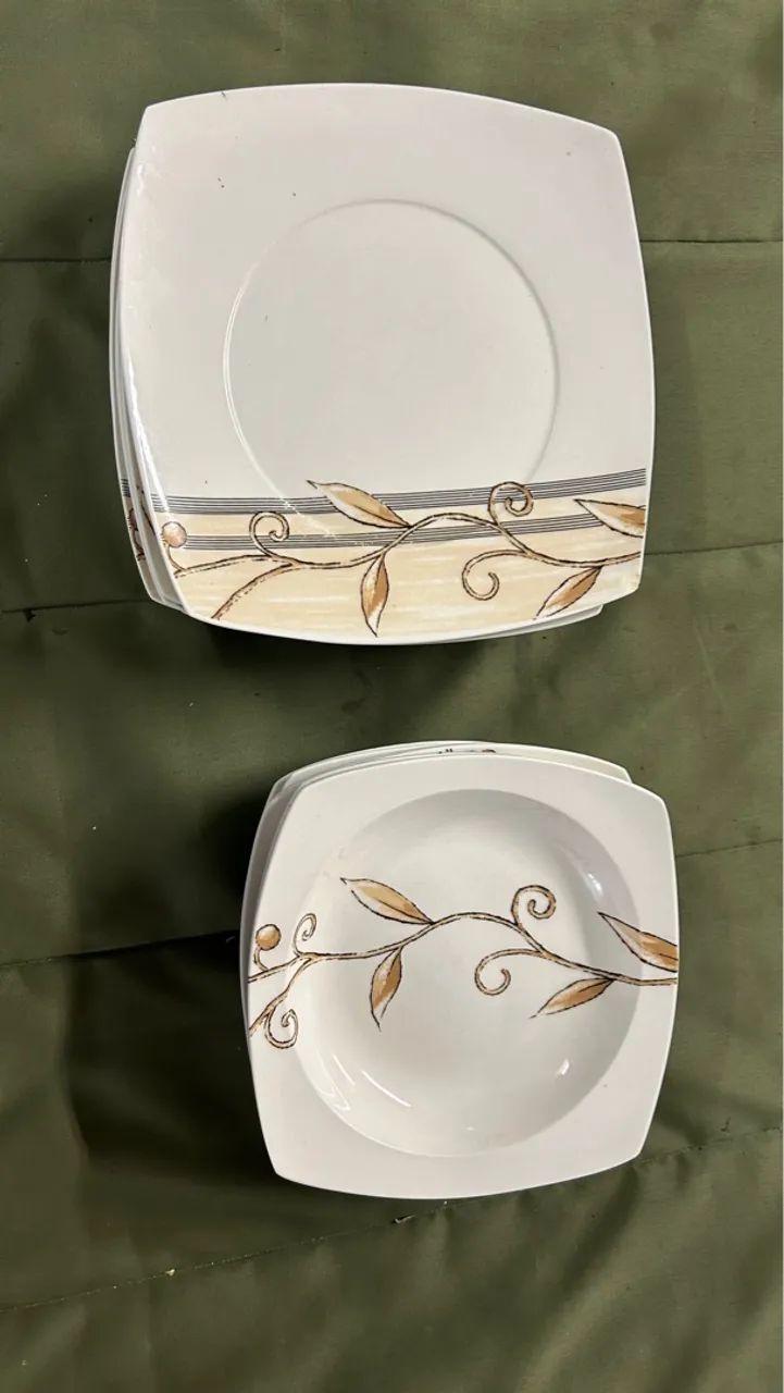 Jogo de Pratos Decorados