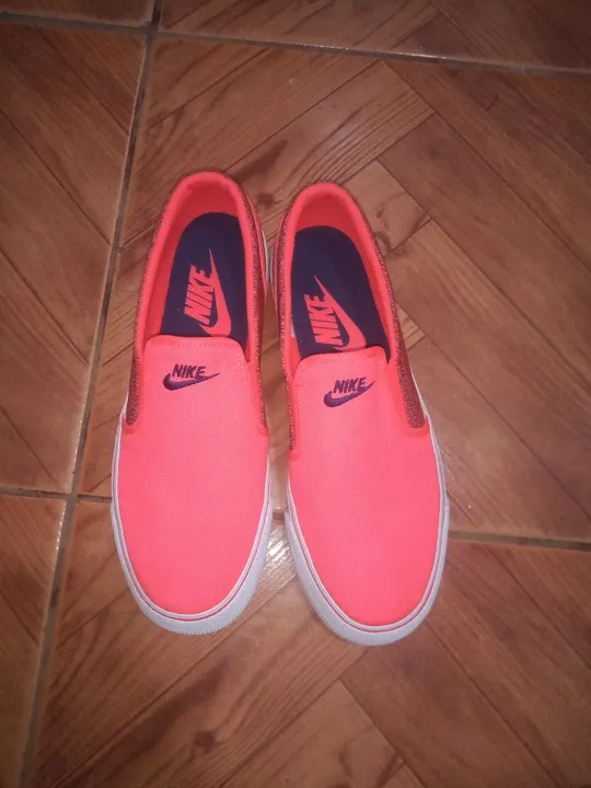 Tênis Nike Slip On Neon