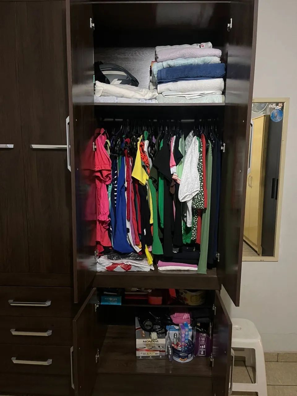 GUARDA ROUPA 5 PORTAS  3 GAVETAS. 