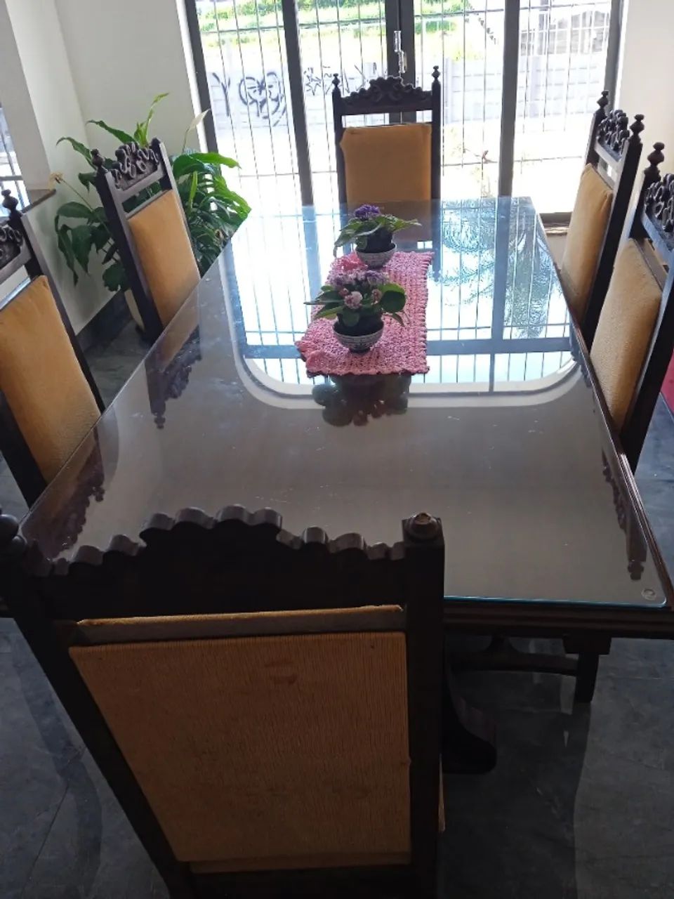mesa de madeira com 8 cadeiras - Foto 2