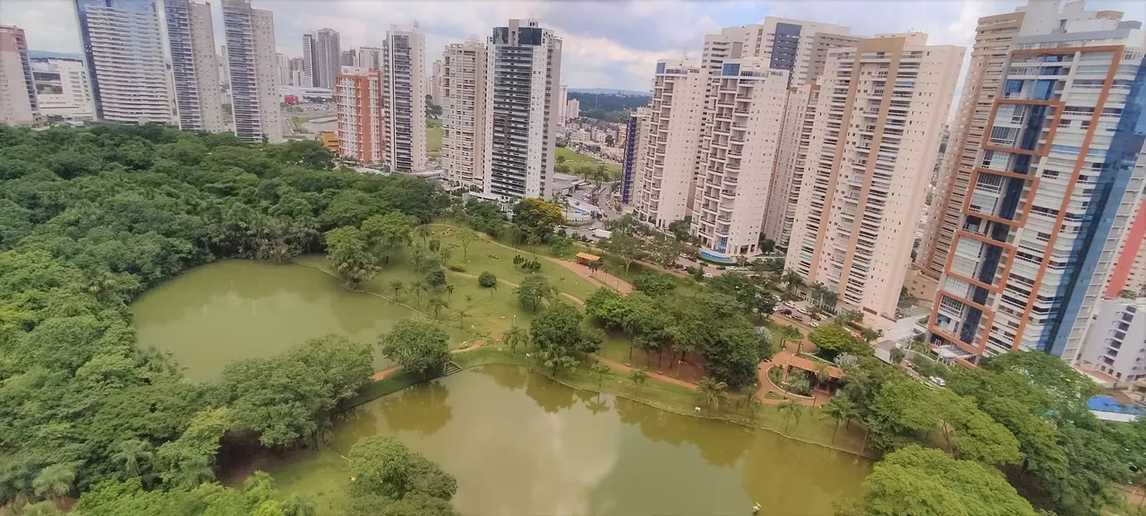 3 Suítes mobiliado alto padrão na orla do Parque Flamboyant. Aluga sem fiador