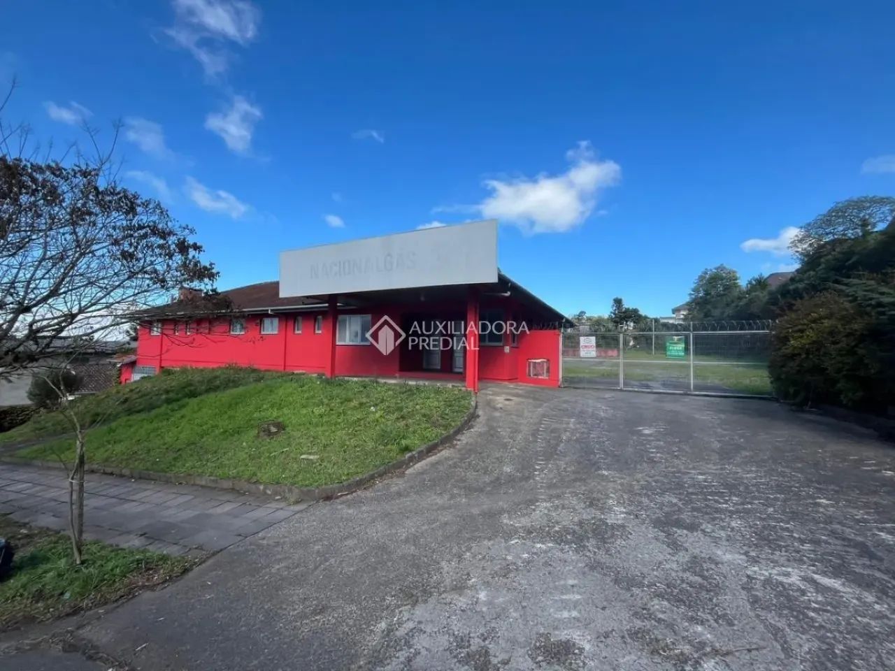 Comercial no bairro Eugãªnio Ferreira