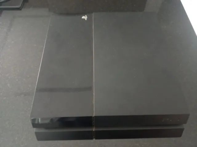 PS 4 usado com 8jogos de CD e 4 controles  - Foto 2