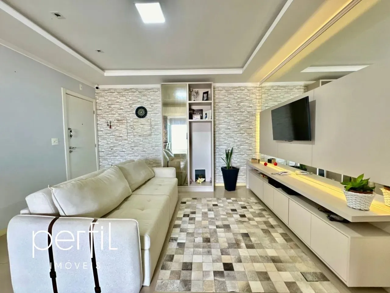 Apartamento 1 suíte + 2 quartos e 2 vagas de garagem no bairro saguaçu - Joinville, SC