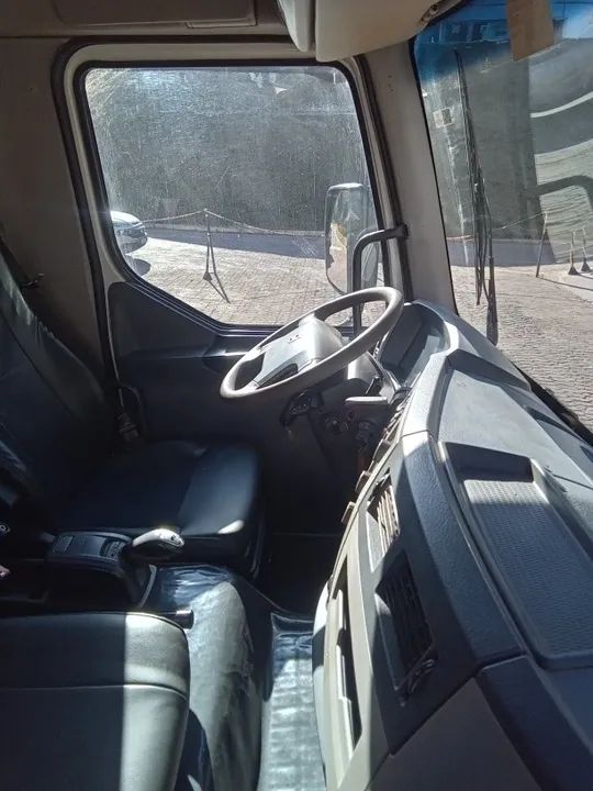 Caminhão basculante 6x4 traçado - Foto 10