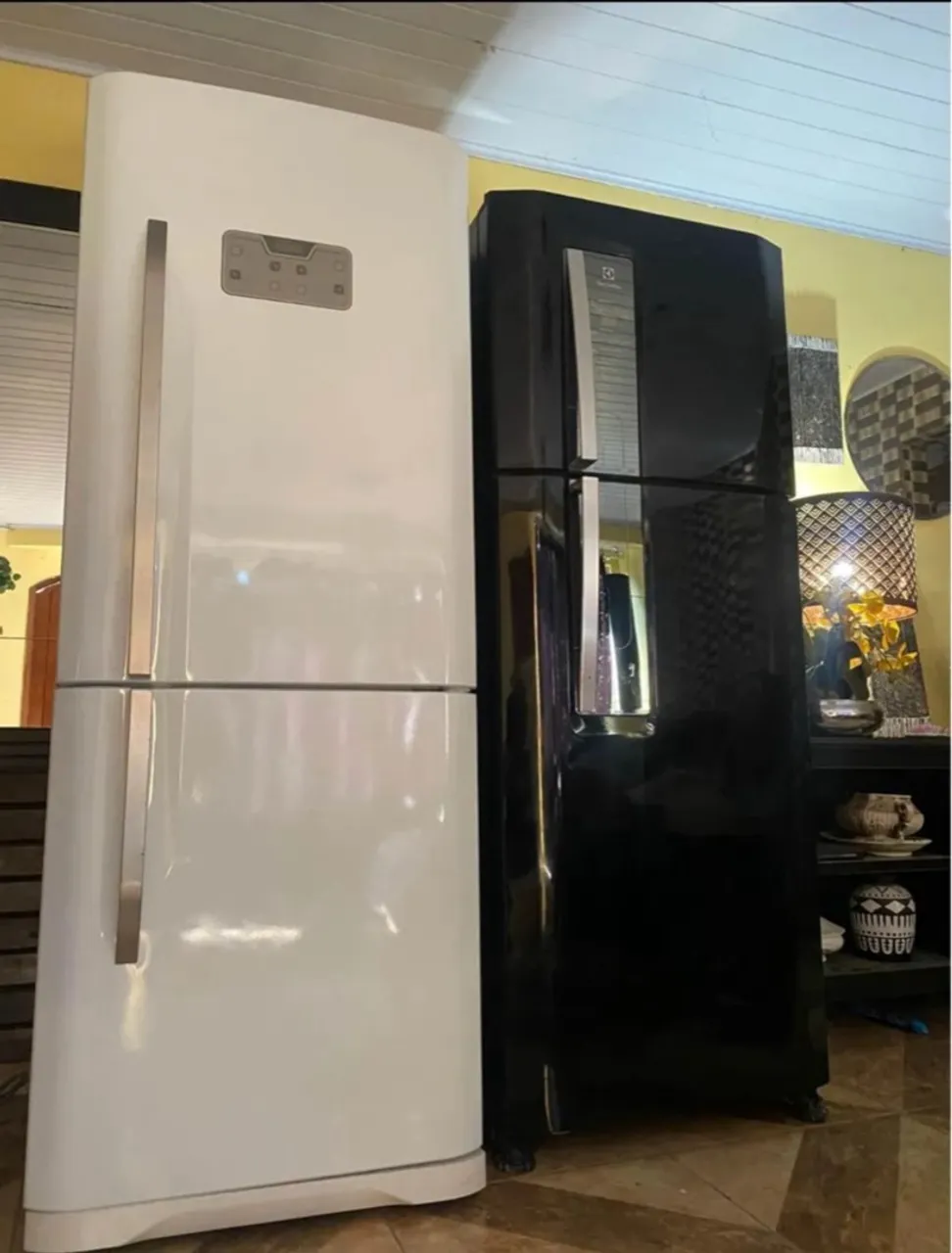 Geladeira Inverse e preta estado de novas