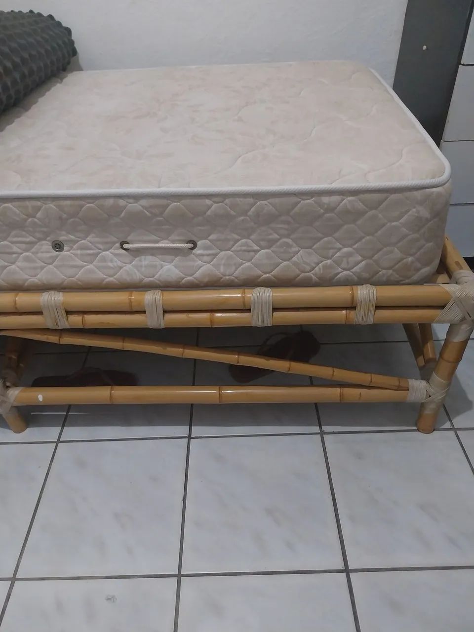 Colchão de solteiro grosso usado