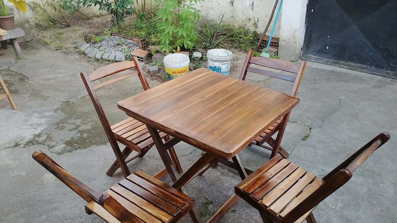 Conjunto de Mesa 4 Cadeiras