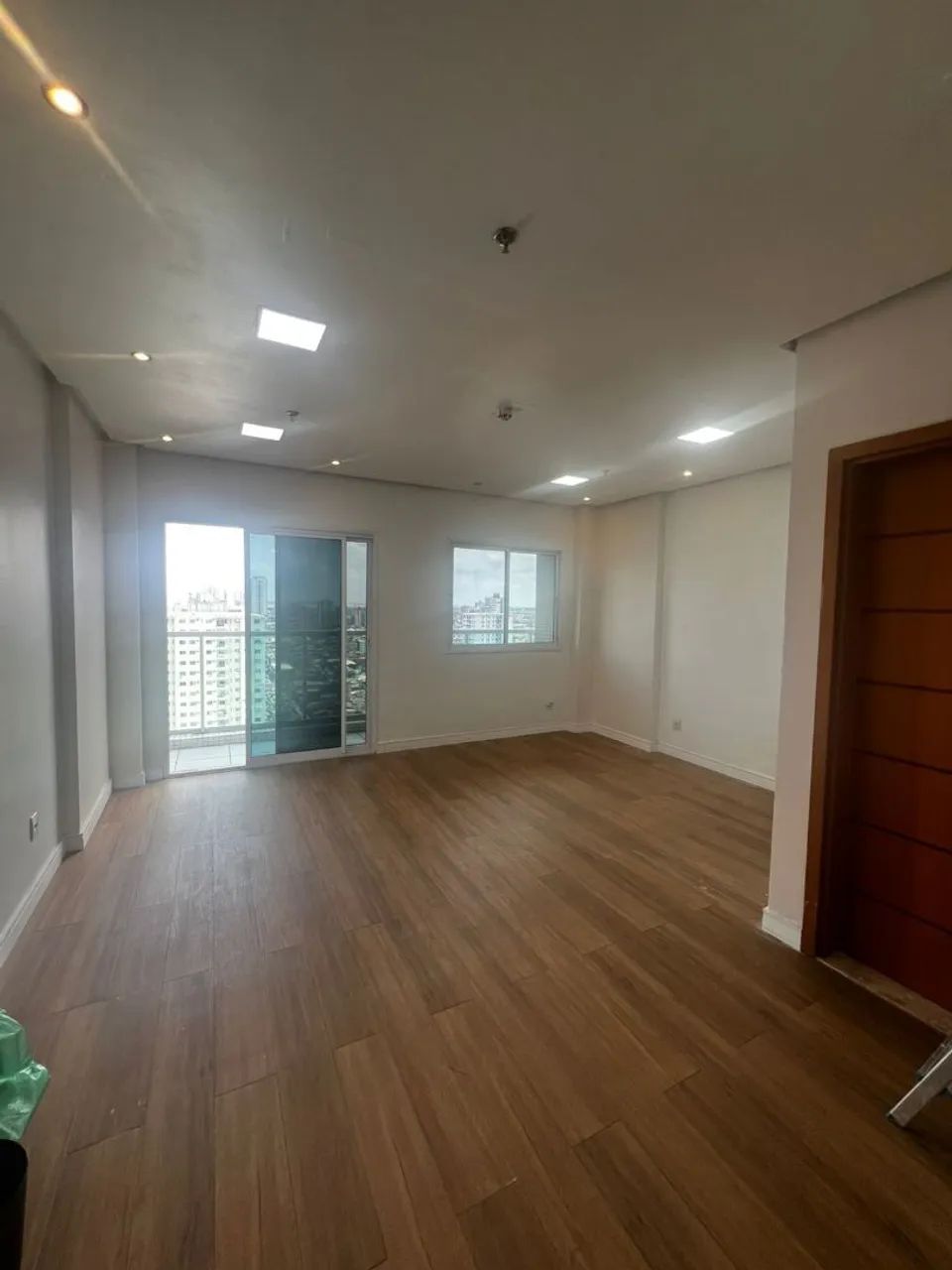 VITTA OFFICE - Bacelar Imóveis aluga sala comercial, 32m², com garagem, no Marco