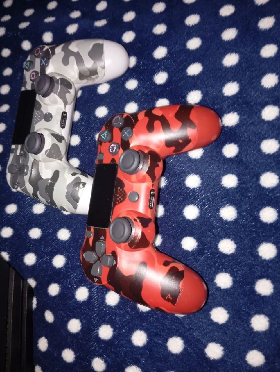PS4 PRO 1TB 2 CONTROLES  - Foto 2
