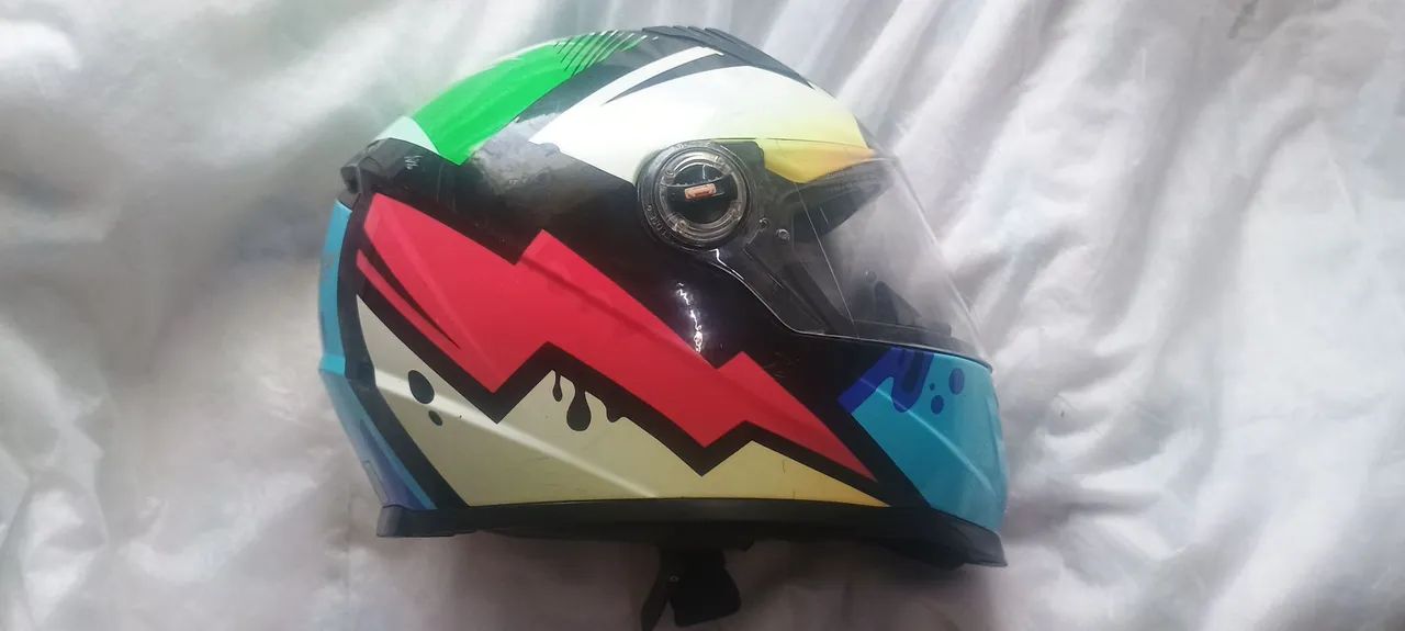 vende-se capacete ls2