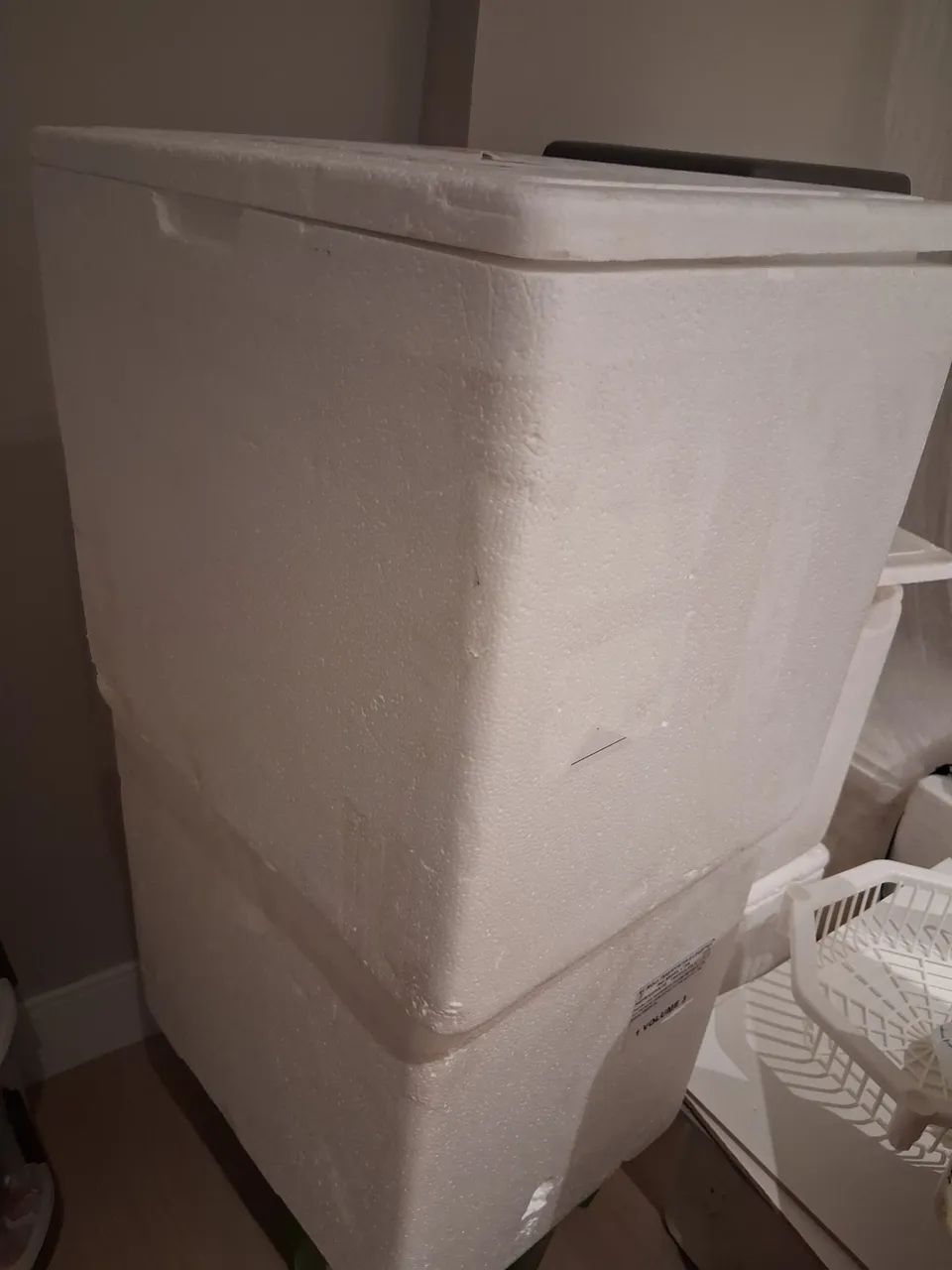 ISOPOR 42L - RESISTENTE EM PERFEITO ESTADO