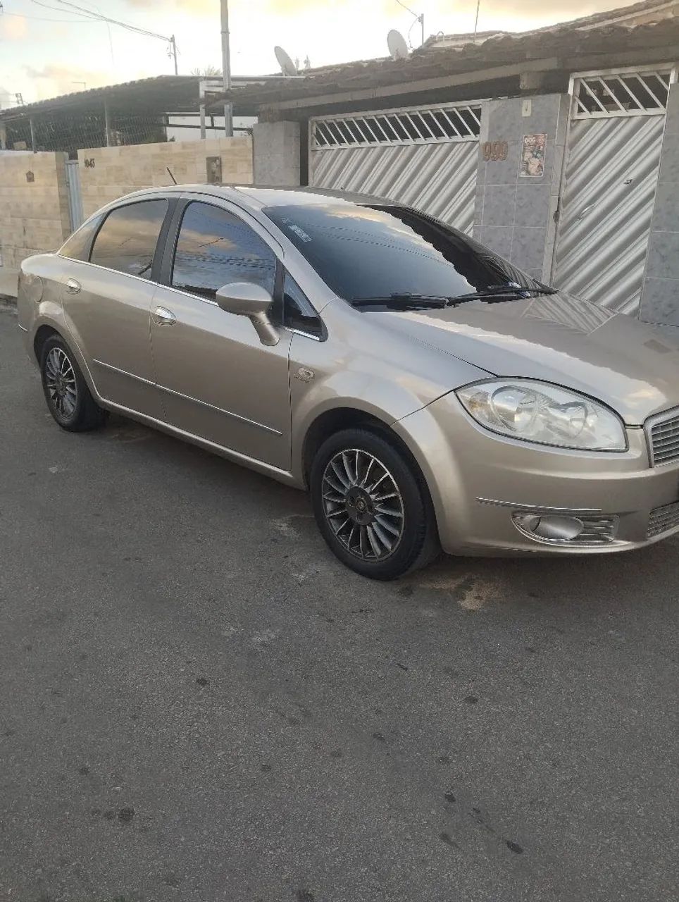 Fiat Linea Essence Dualogic 1.8 Flex 16V 4P 2013