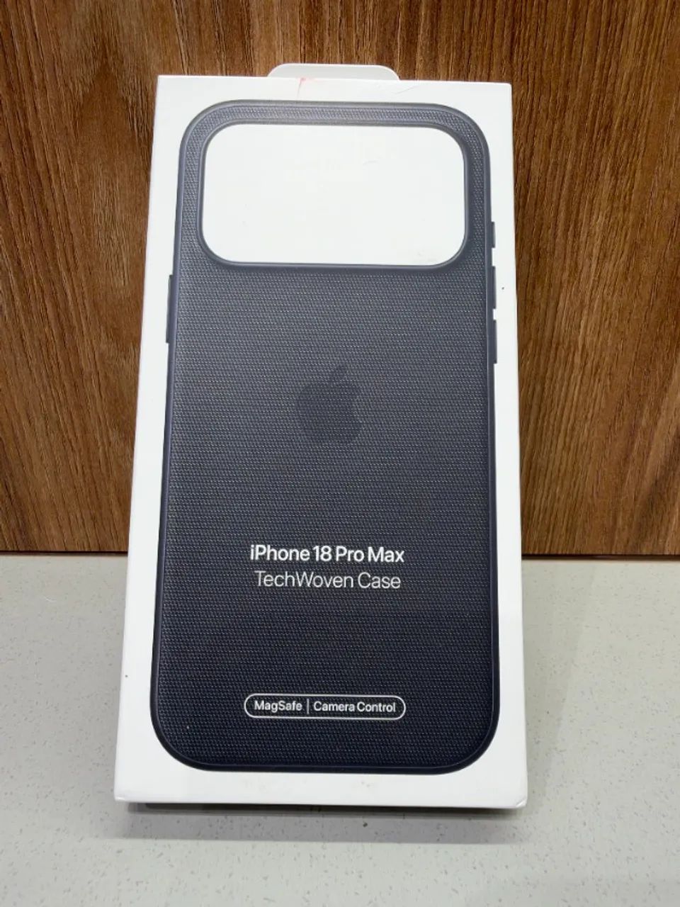 Capa iPhone 18 Pro Max - TechWoven - Preto