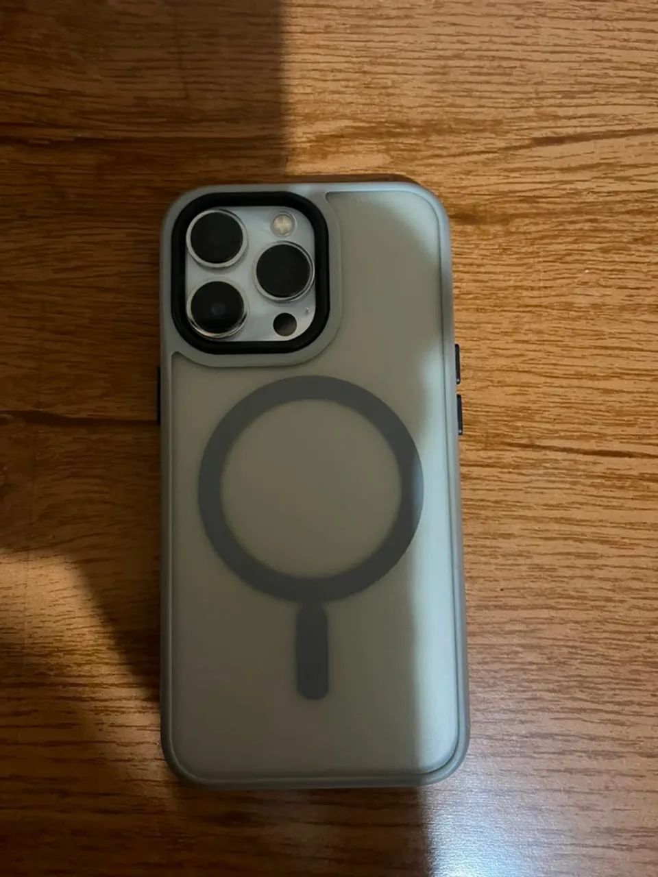 Vendo iPhone 13Pro com 128GB bateria 75% - Foto 4
