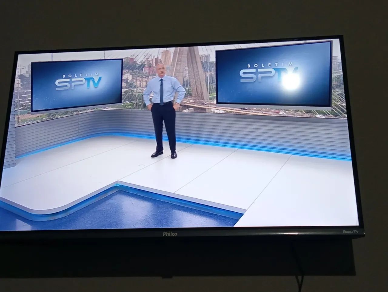 Vendo smartv 32 polegadas Roku 1 mês de uso  - Foto 3