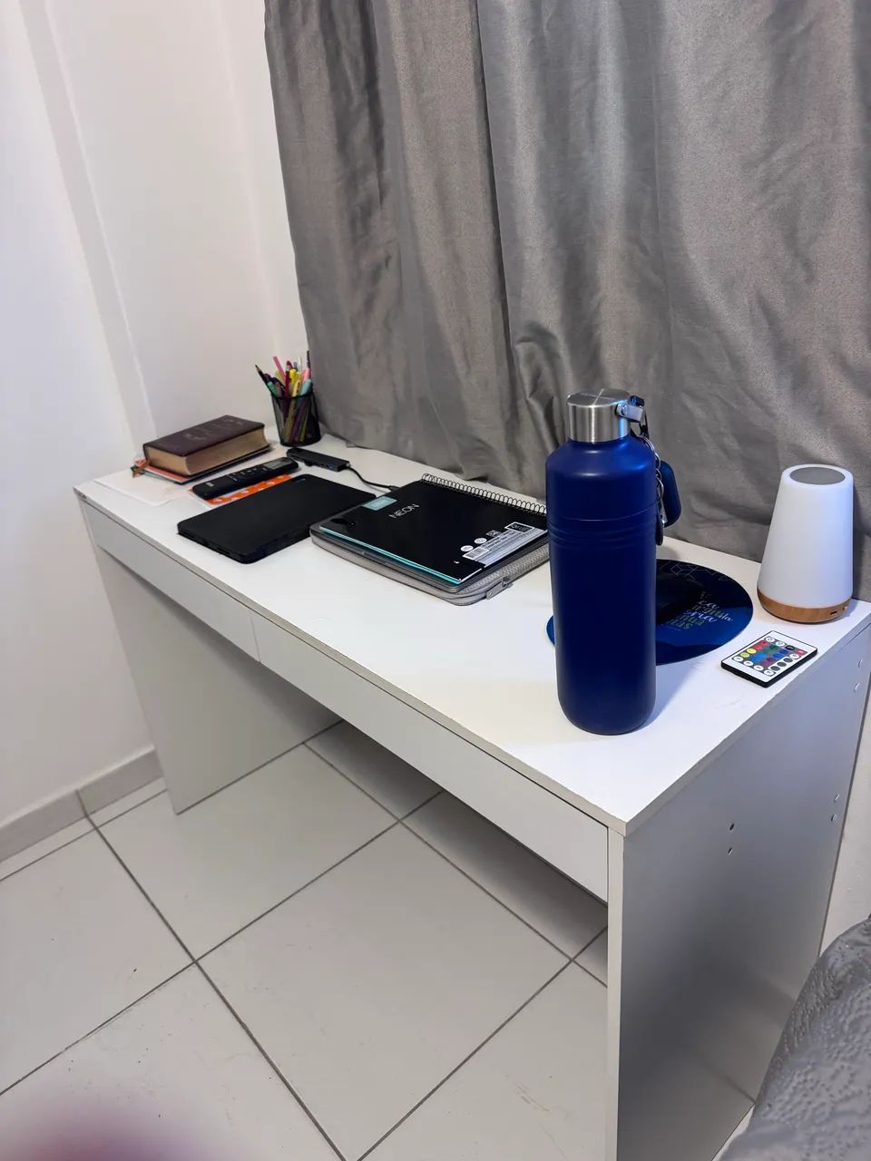 Mesa de estudos/Mesinha 